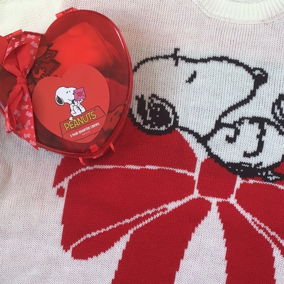 Snoopy Valentine’s Day ❤️ Socks in Heart Shaped Box / Peanuts - Picture 9 of 9